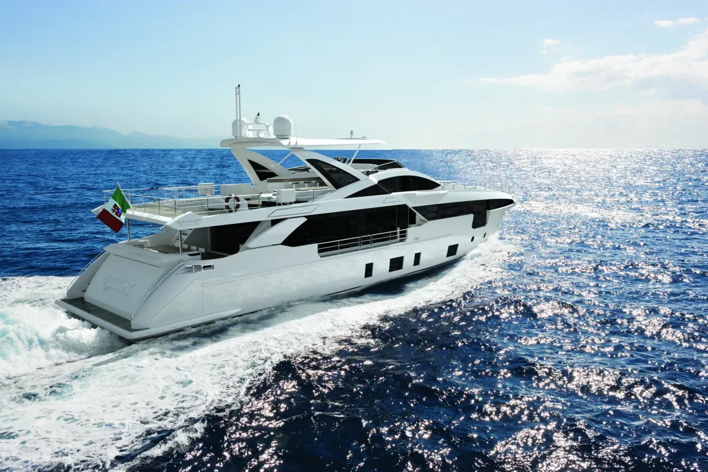 Azimut Grande 35M in navigazione con scia
