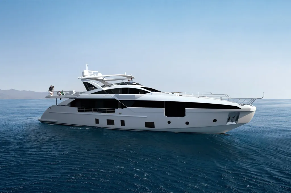 Azimut Grande 35M di tre quarti su mare blu