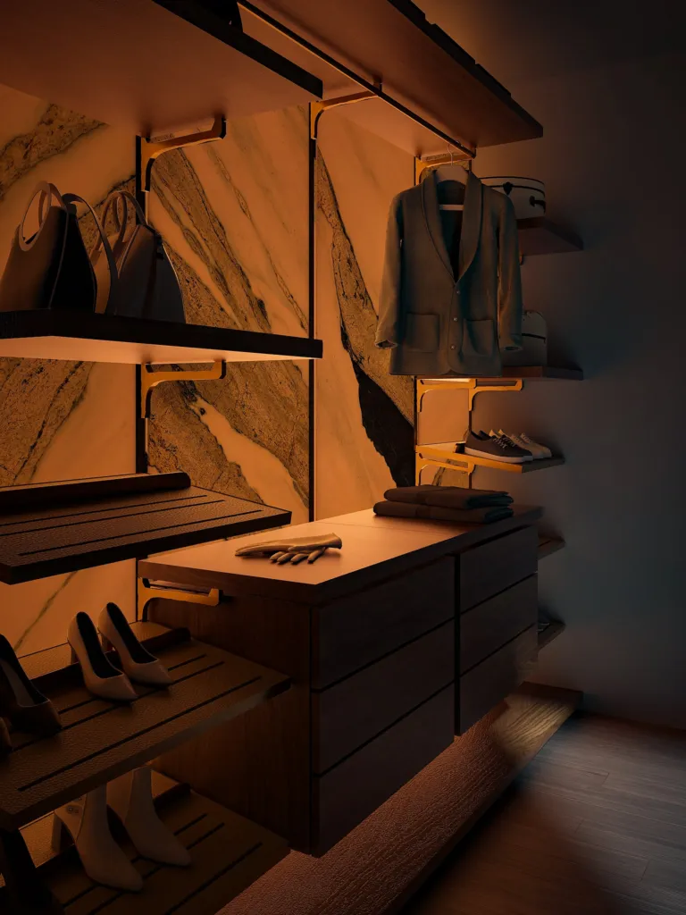 Dettaglio di una cabina armadio con mensole e lastre luminose Moonlight di Iris Ceramica Group