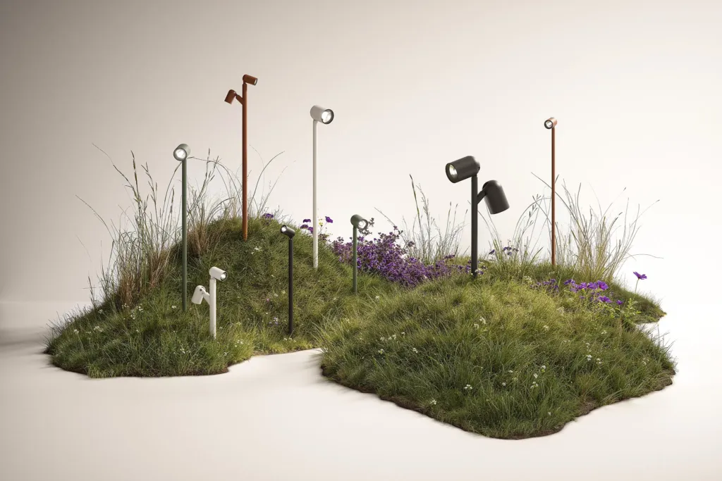 Paletti da giardino Pivot di Luce&Light su un'isola di prato fiorito